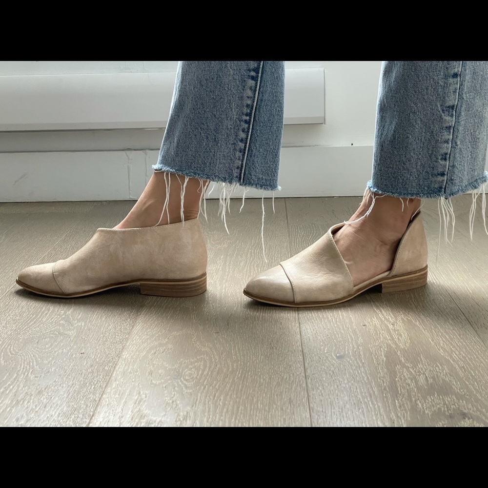 Catherine Malandrino créme side cut bootie